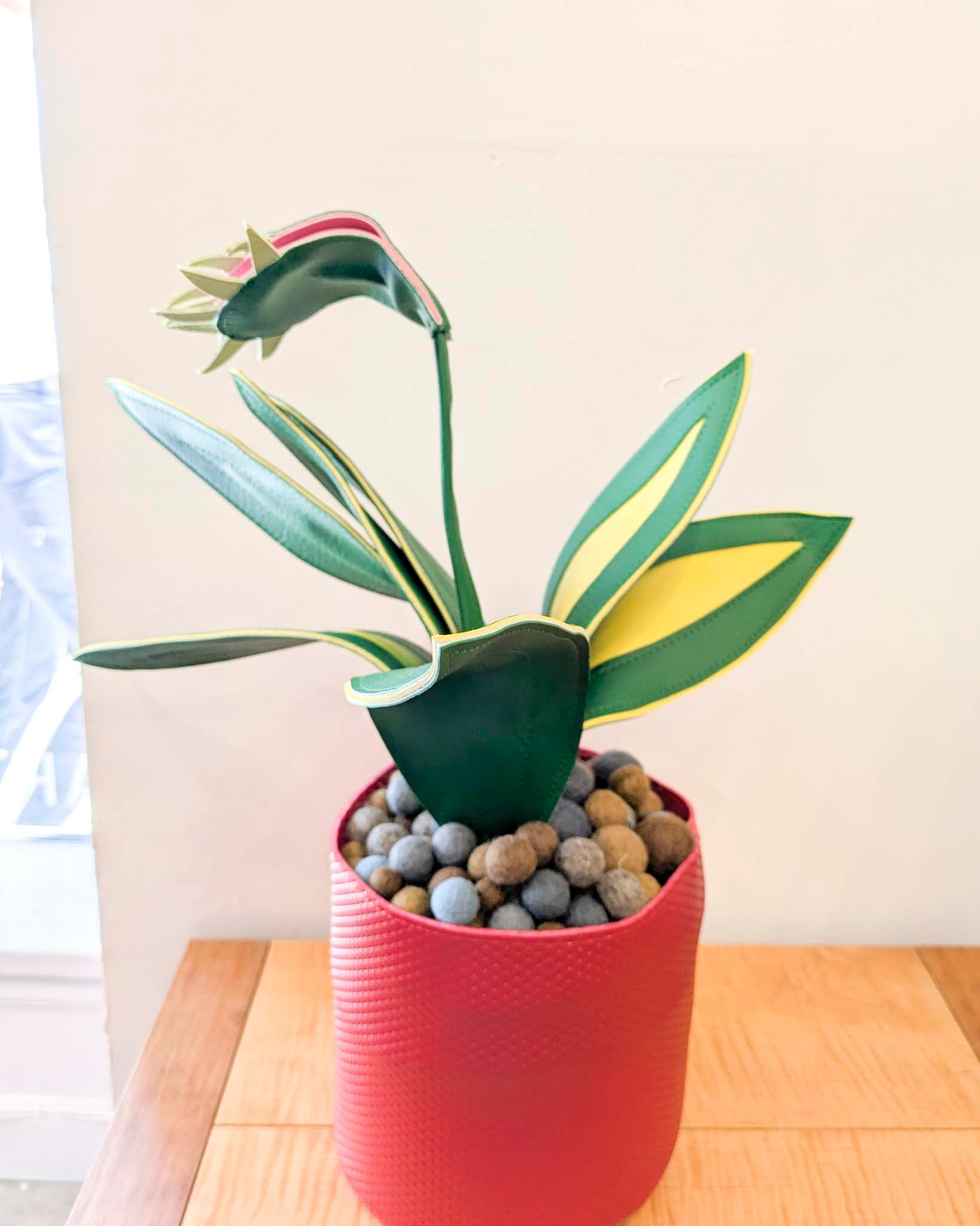 Large Fake Plant- Venus Fly Trap (Red Pot)
