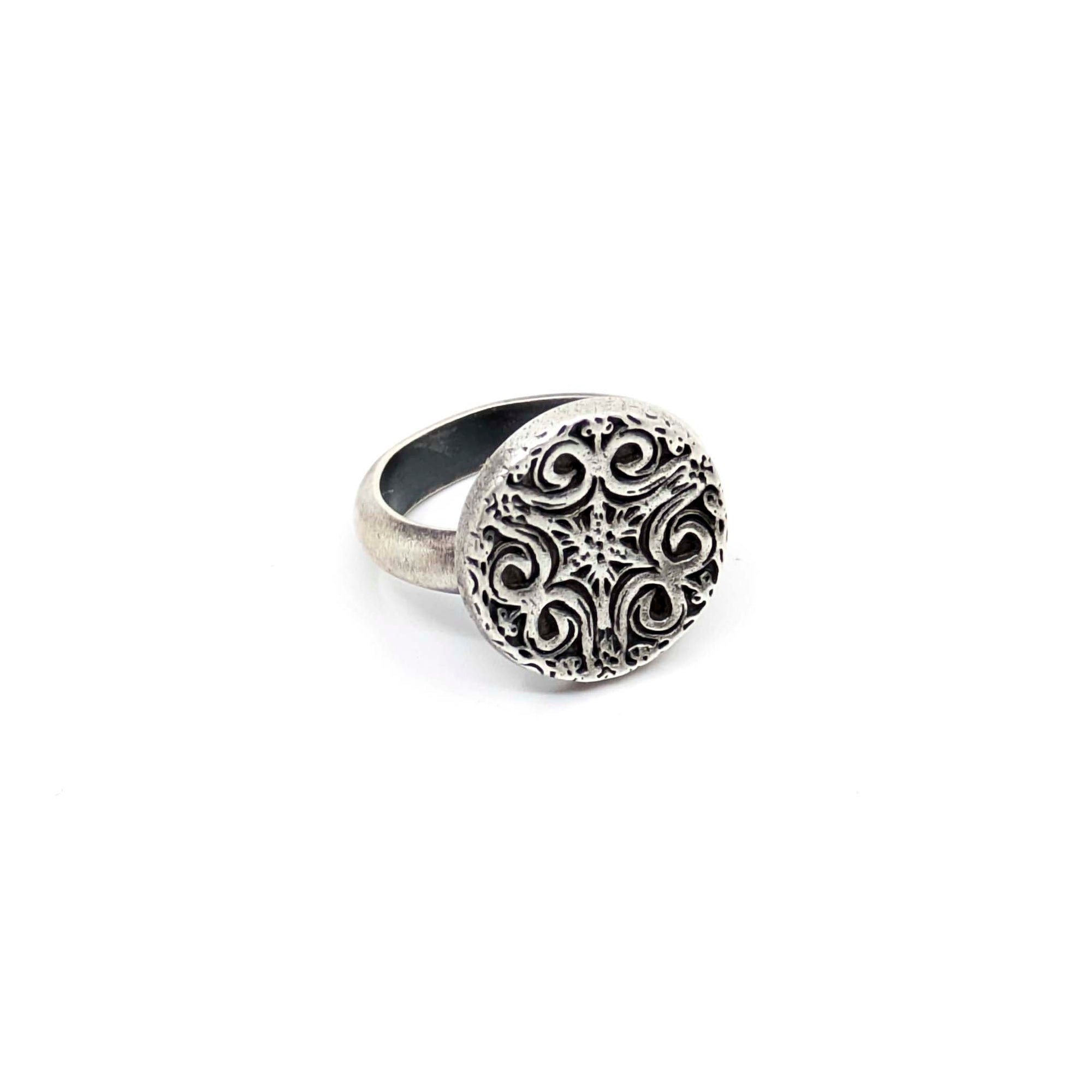 Triskelion Ring