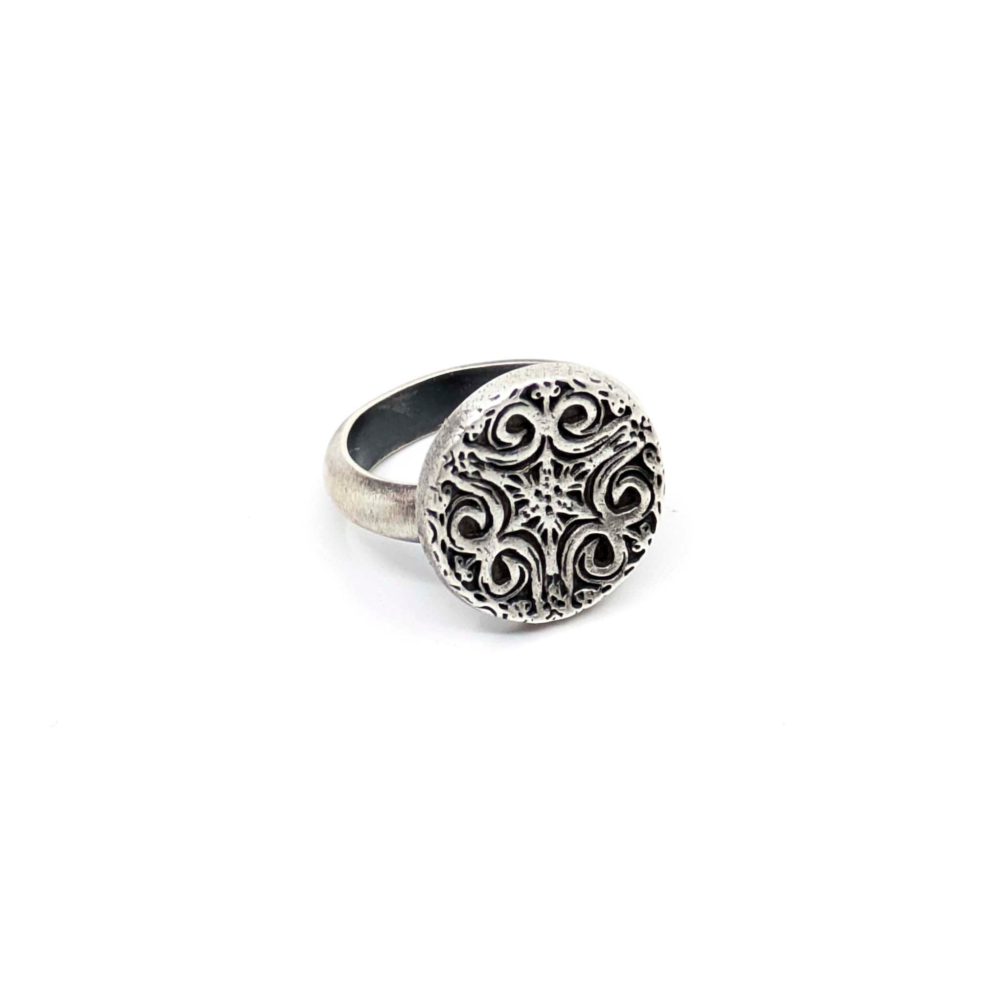 Triskelion Ring