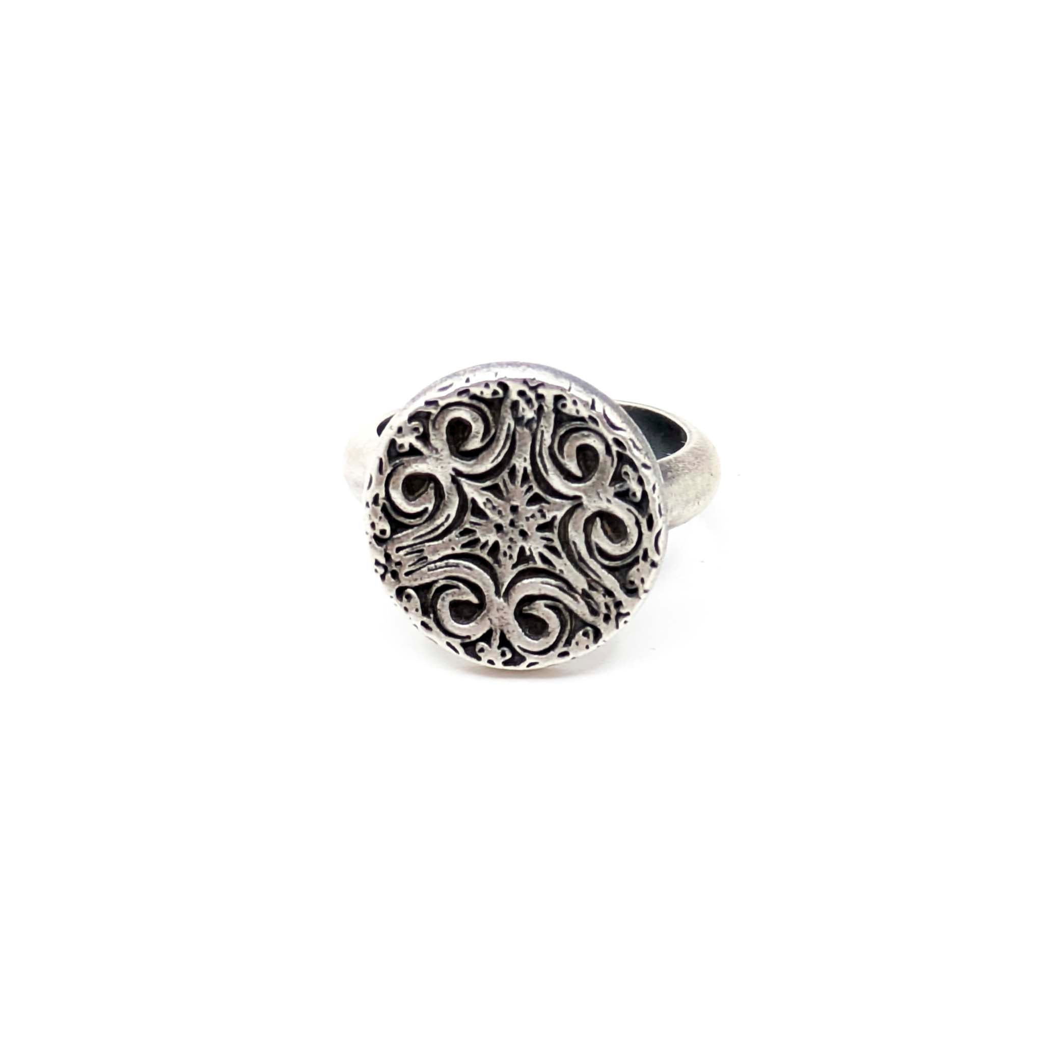 Triskelion Ring