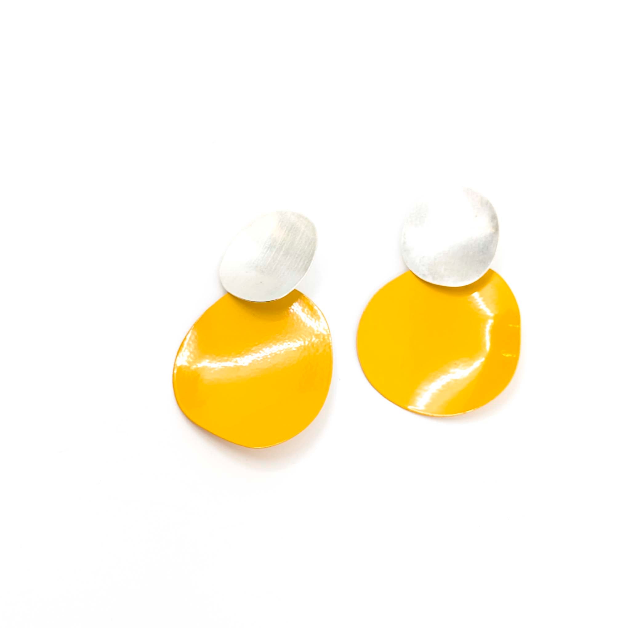 "Nuages de Copeaux" Swinging Disc Earrings in School Bus Yellow