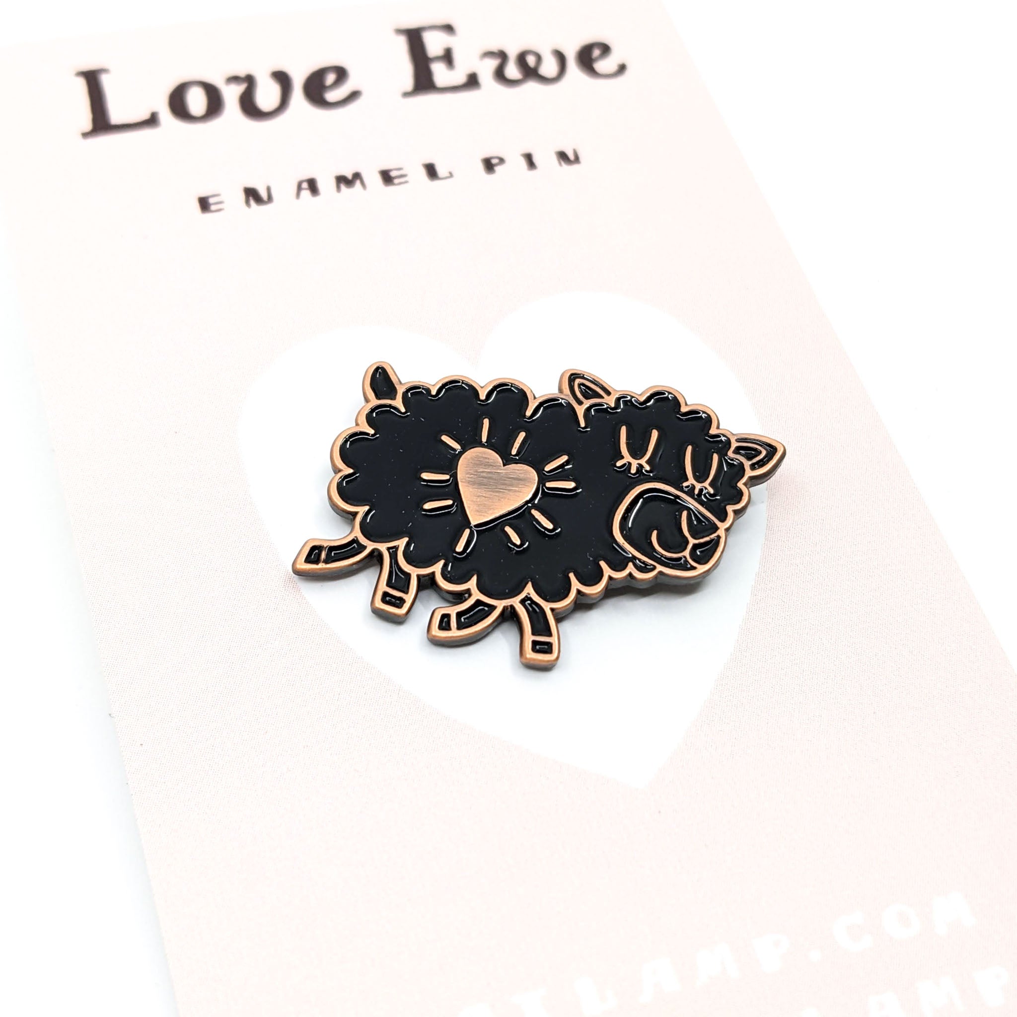 Love Ewe, Pin